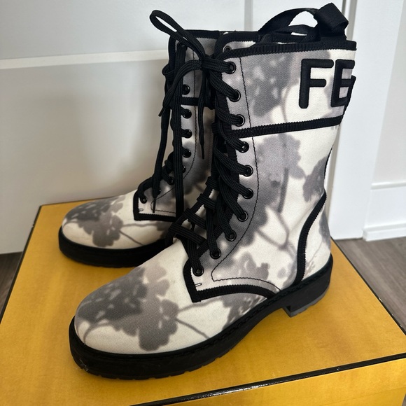 Fendi Canvas Combat Boots Size 37 - Picture 3 of 6